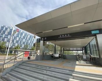 深圳福永海洋新城3栋规模(带精装)会展中心最近的小产权房，三地铁口和轻轨旁。